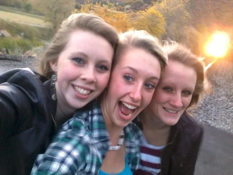 le-selfie-fatal-trois-adolescentes-tuees-sur-des-v cover