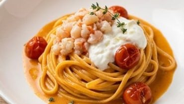 Linguine aux langoustines, burrata fondante et tomates cerises confites