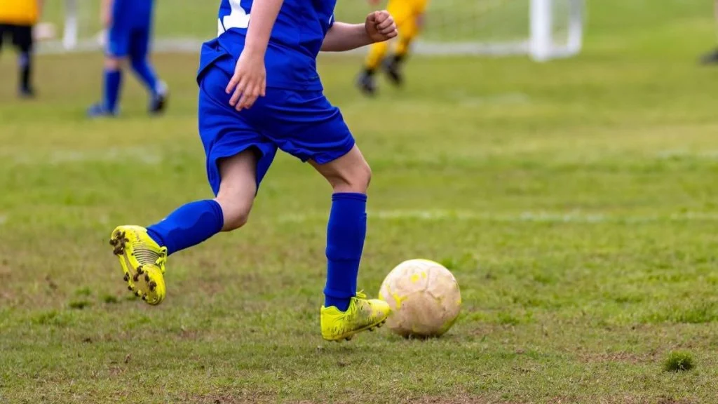 Matthéo, 9 ans, lynché par cinq adversaires après une finale de foot : l'émotion ne retombe pas