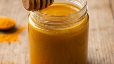 miel-au-curcuma-le-remede-dore-qui-remplace-l-anti cover
