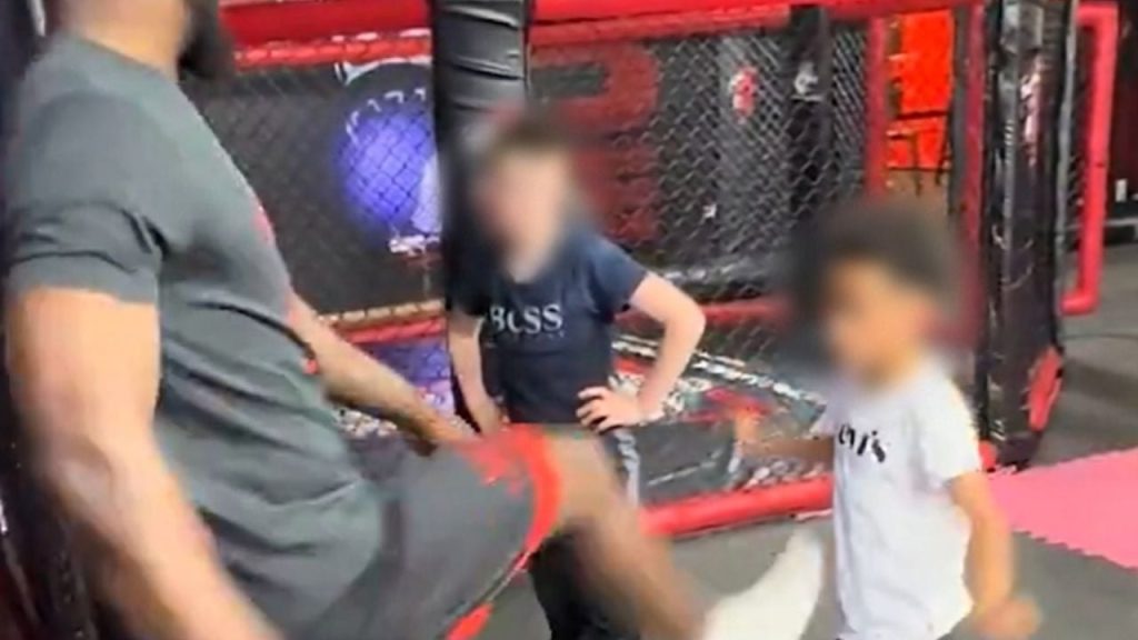 MMA près de Lyon : un entraîneur frappe des enfants, la France choquée