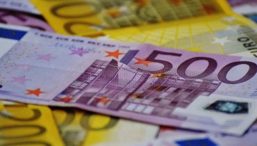 Paiements en espèces : l'UE impose un plafond de 10 000 € dès juillet 2027
