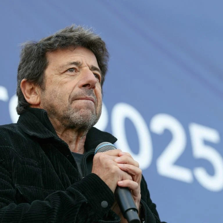 Patrick Bruel nie les accusations et saisit le terrain judiciaire
