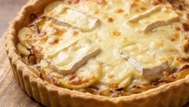 tarte-oignon-pommes-de-terre-au-camembert-le-diner cover
