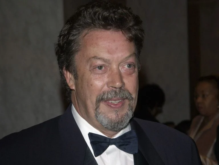 tim-curry-que-devient-l-inoubliable-pennywise-de-c cover
