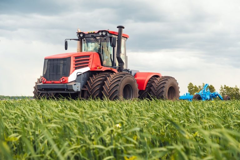 tracteur-contre-campement-quand-les-conflits-agric cover