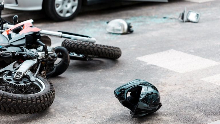 Un motard de 29 ans tué au feu rouge en Haute-Savoie : le bilan routier du département a doublé en un an