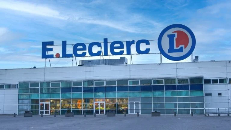 42-ans-chez-leclerc-christine-part-a-la-retraite-s cover
