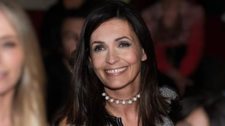 « À 14, 15 ans » : Adeline Blondieau relance l’affaire Johnny