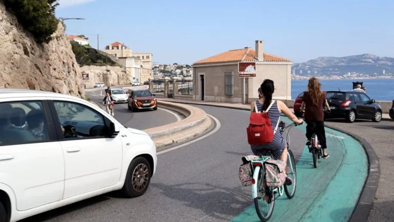 À Marseille, un enfant de 2 ans enfermé dans une voiture