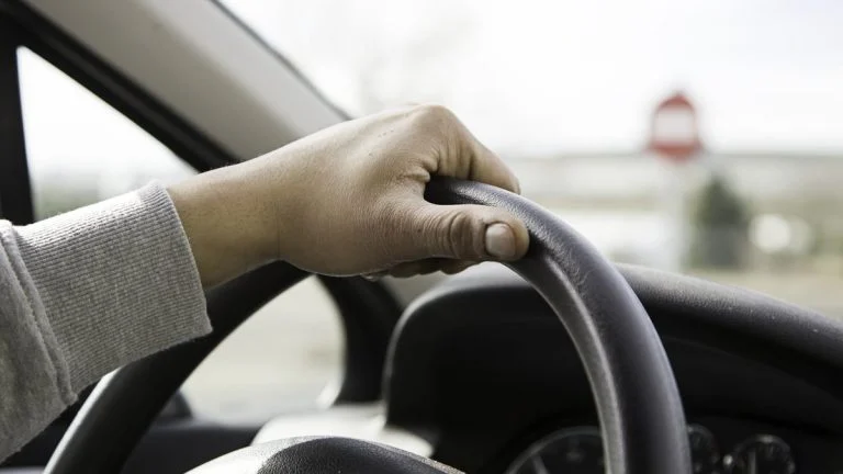 Alcoolisé, il refuse le volant à sa femme et perd son permis