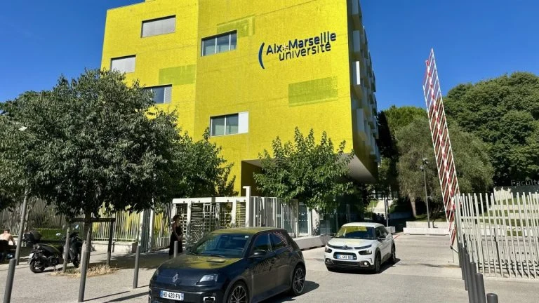 Bébé oublié dans une voiture à Marseille : l’enquête ouverte