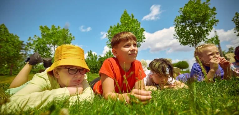 Canicule : 4 heures dehors, le récit qui alerte les parents