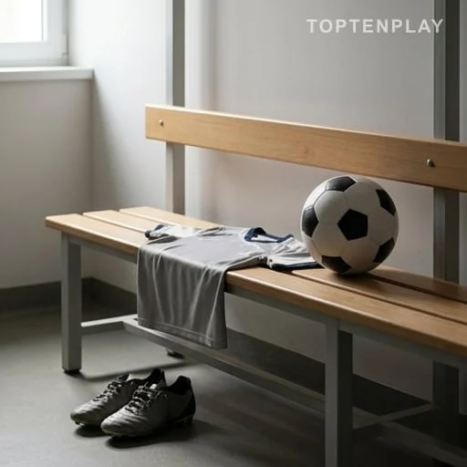 Maillot et ballon de football dans un vestiaire