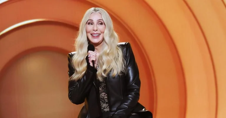 cher-decouvre-a-79-ans-qu-elle-est-grand-mere-d-un cover