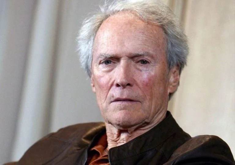 clint-eastwood-95-ans-apparait-amaigri-et-meconnai cover