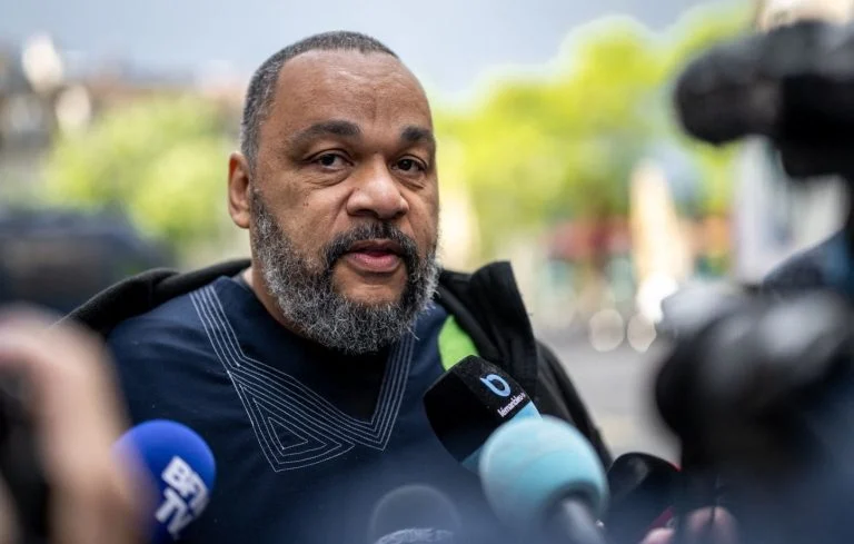 Dieudonné : un an ferme requis, pas encore un verdict