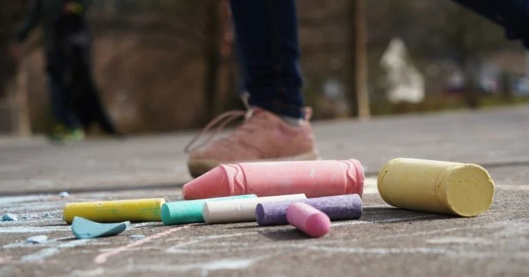 Fillette agressée à l’école : dix mois de questions