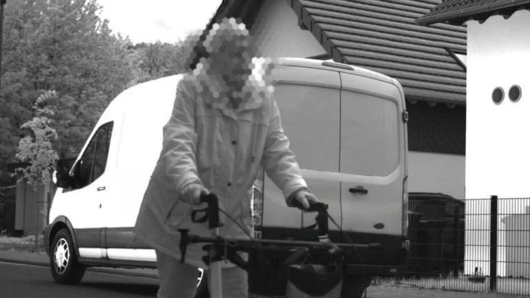 flashee-a-42-km-h-avec-son-deambulateur-elle-sauve cover