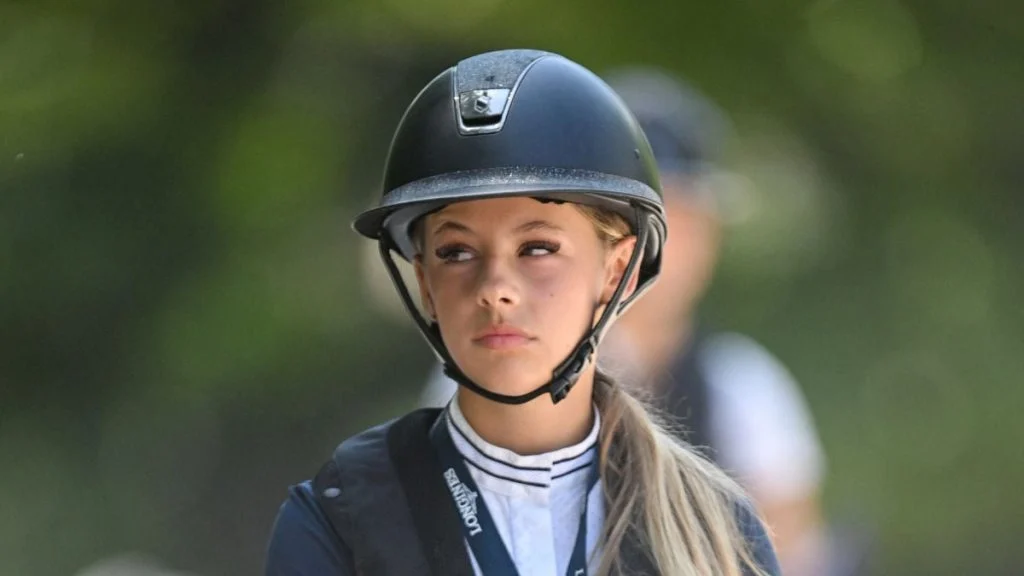 giulia-sarkozy-14-ans-harcelee-sur-x-apres-une-vid-cover giulia-sarkozy-14-ans-harcelee-sur-x-apres-une-vid cover