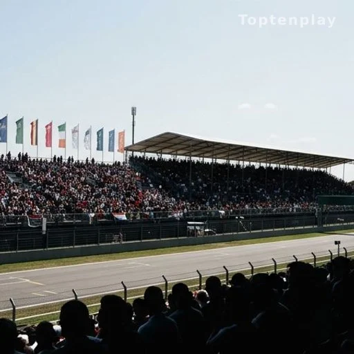 Tribune d'un circuit de Formule 1 avec foule anonyme lors d'un Grand Prix