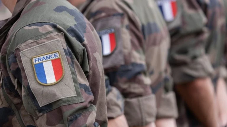 l-armee-recrute-des-femmes-de-plus-de-50-ans-poste cover