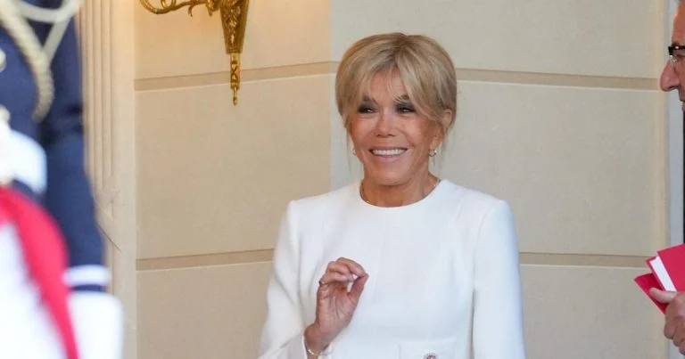 les-photos-de-classe-de-brigitte-macron-prof-a-ami cover