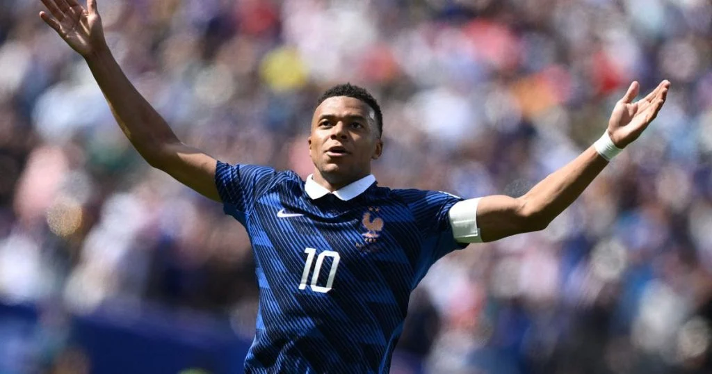 Match de groupe I « France – Sénégal (3-1) » lors de la Coupe du Monde FIFA 2026 (FIFA World Cup 2026) mbappe-bat-deux-records-et-lance-un-appel-aux-supp cover