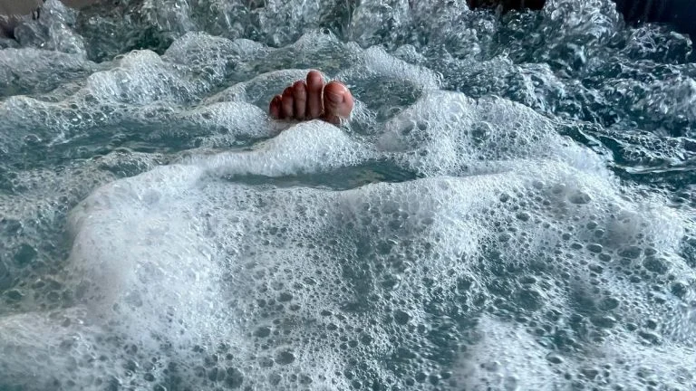 Piscine sur un balcon à Gérone : la terrasse cède, deux blessées