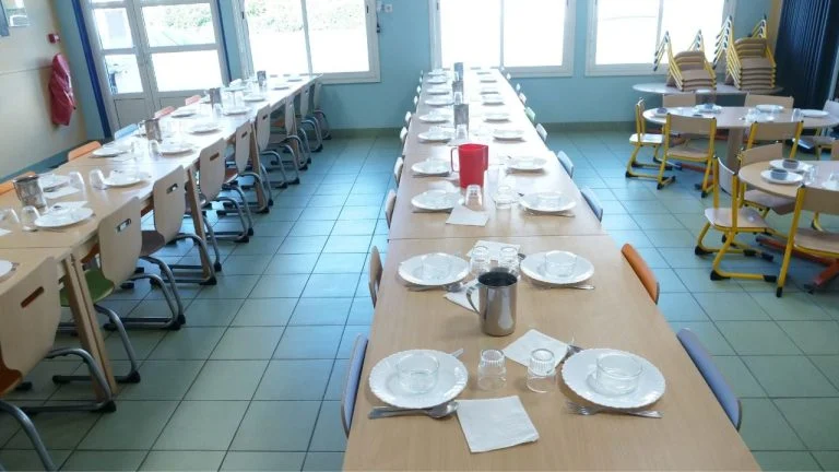 police-en-cantine-a-7-ans-j-ai-eu-peur-la-polemiqu cover