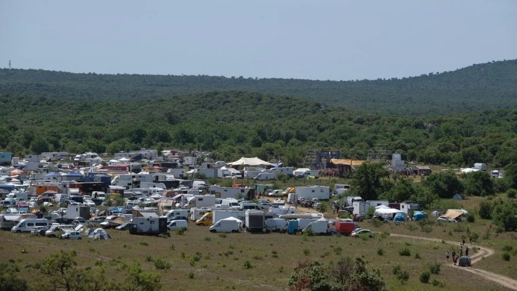 rave-illegale-dans-l-herault-2-000-teufe-4129650655-g6c1di-og Rave illégale dans l’Hérault : 2 000 teufeurs à Claret