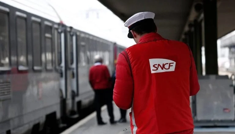 SNCF : payé 4 030 € nets, ce conducteur relance le débat