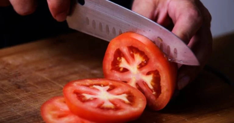 tomates-coupees-la-bonne-methode-pour-les-conserve cover