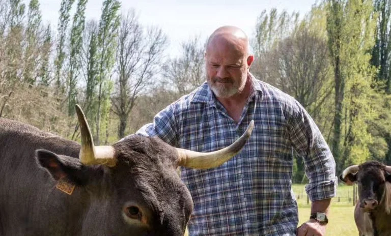 400-par-mois-etchebest-denonce-le-sort-des-agricul cover
