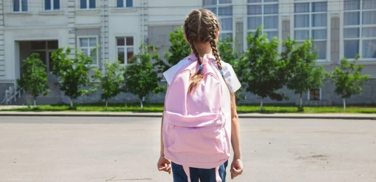À 9 ans, Agnès vise 18/20 en maths avec des manuels de 1950