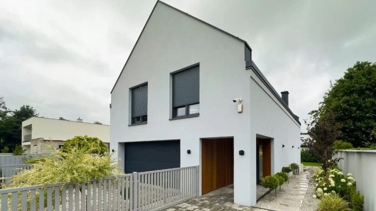 Airbnb: à 78 ans, il reprend sa maison occupée le jour même