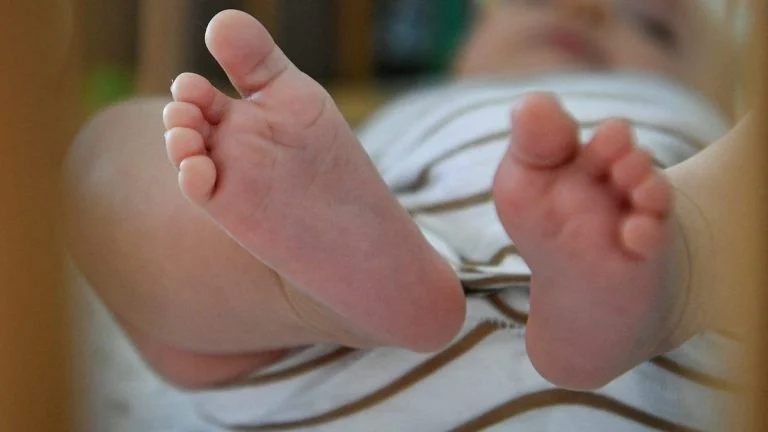 Bébé secoué à Toulouse : le père reconnaît des violences