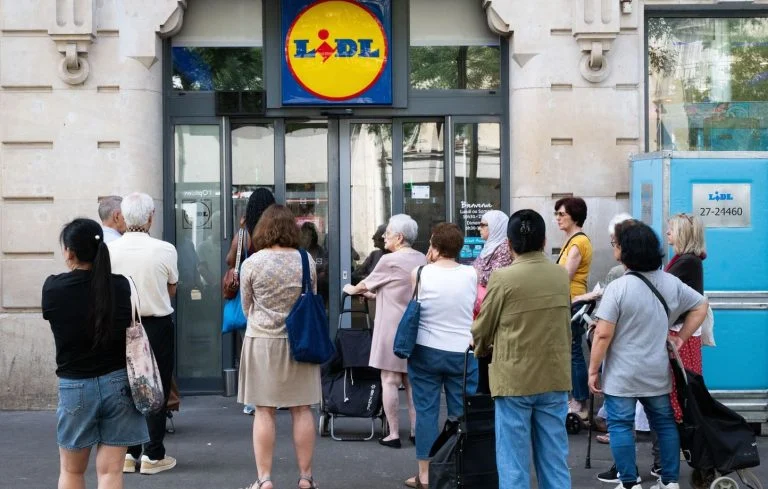 chaos-pour-des-clims-chez-lidl-la-video-qui-contre cover