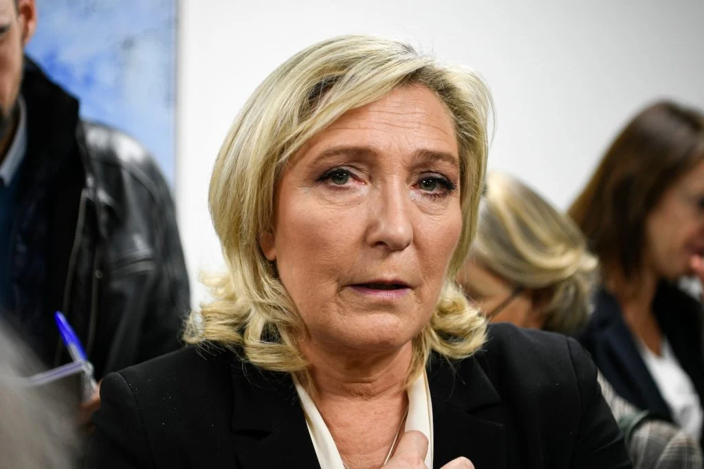 Paris,,France,-,November,15,,2021,:,Marine,Le,Pen, condamnee-au-bracelet-marine-le-pen-vend-son-manoi cover