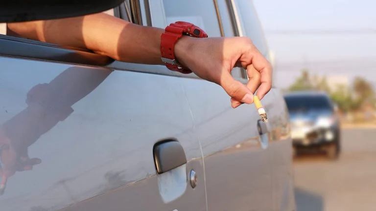 Espagne: le mégot jeté en voiture peut coûter 500 euros