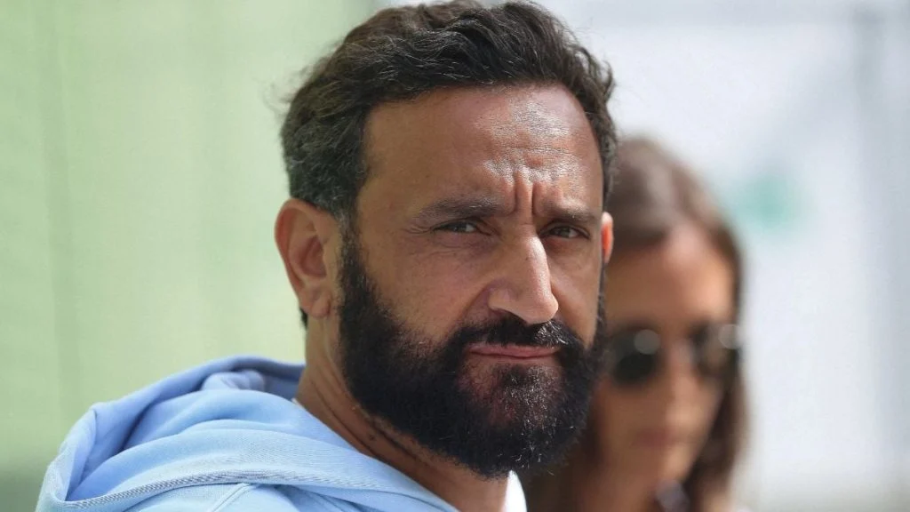 hanouna-et-sa-chroniqueuse-shana-loustau-en-couple-cover hanouna-et-sa-chroniqueuse-shana-loustau-en-couple cover