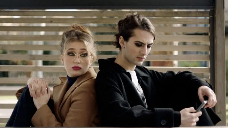 Ici tout commence : Eliott et Hortense reviennent après une agression
