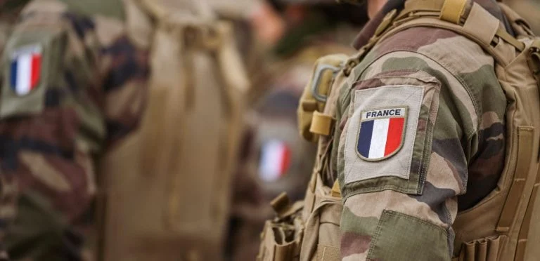 l-armee-recrute-des-femmes-de-50-ans-salaires-et-c cover