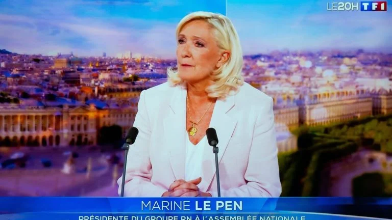 Le Pen éligible en 2027, mais sous bracelet électronique