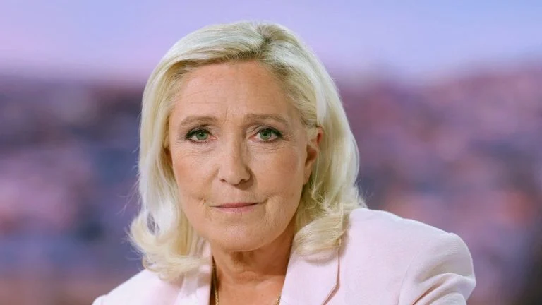 Marine Le Pen: le parquet renonce, la cassation reste ouverte