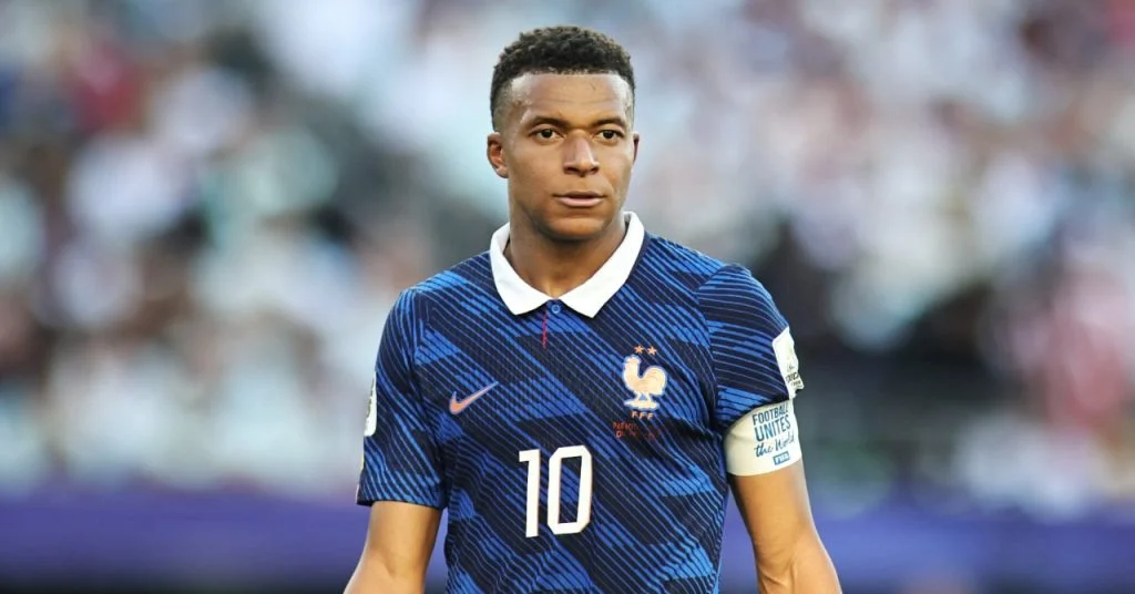 mbappe-8-buts-et-un-nouveau-ballon-avant-l-espagne-cover mbappe-8-buts-et-un-nouveau-ballon-avant-l-espagne cover