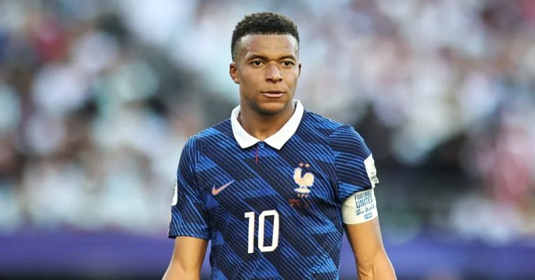 mbappe-8-buts-et-un-nouveau-ballon-avant-l-espagne cover