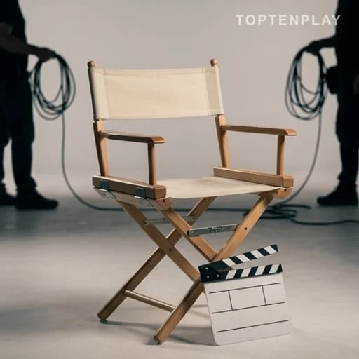 Fauteuil d’acteur inoccupé sur un plateau de cinéma