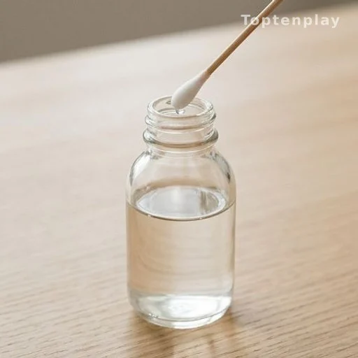 Coton-tige et vinaigre blanc, remède naturel contre la mycose des ongles