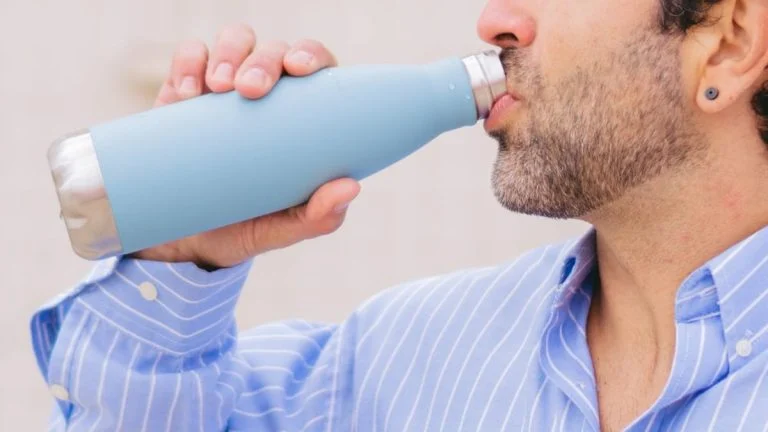 Sa gourde lavée chaque jour l’aurait intoxiqué au plomb